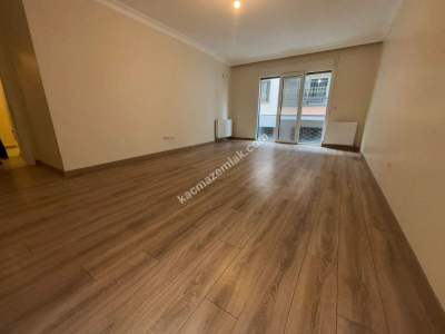 Altıntepe Sahilde Minibüs Yoluna 3.Binada Geniş 3+1 22