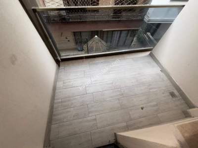 Altıntepe Sahilde Minibüs Yoluna 3.Binada Geniş 3+1 30