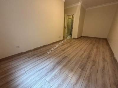 Altıntepe Sahilde Minibüs Yoluna 3.Binada Geniş 3+1 16