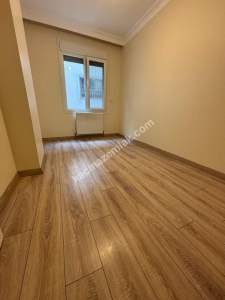 Altıntepe Sahilde Minibüs Yoluna 3.Binada Geniş 3+1 11