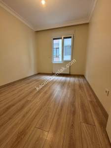 Altıntepe Sahilde Minibüs Yoluna 3.Binada Geniş 3+1 10