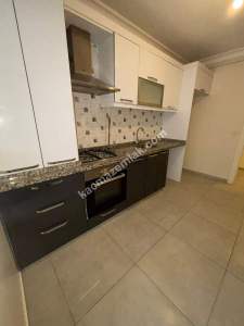 Altıntepe Sahilde Minibüs Yoluna 3.Binada Geniş 3+1 3