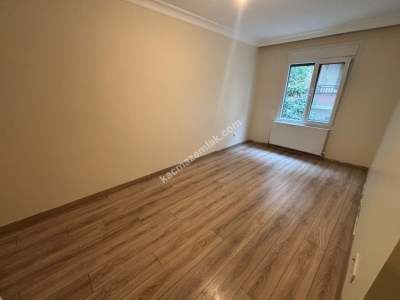 Altıntepe Sahilde Minibüs Yoluna 3.Binada Geniş 3+1 9