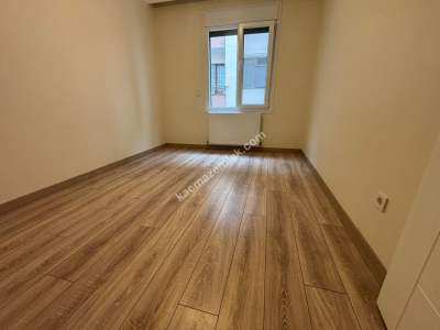 Altıntepe Sahilde Minibüs Yoluna 3.Binada Geniş 3+1 26