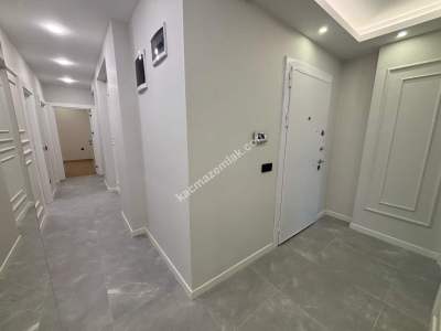 Merkezi Lokasyonda Sıfır Yapıda Ara Kat Ön Cephe 3+1 26