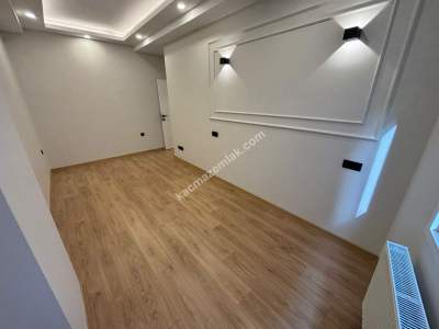 Merkezi Lokasyonda Sıfır Yapıda Ara Kat Ön Cephe 3+1 10