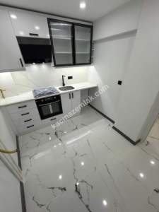 Altıntepe De Özel Mimarili Balkonlu 2+1 Bahçe Katı 2