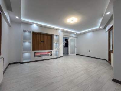 Altıntepe De Özel Mimarili Balkonlu 2+1 Bahçe Katı 15