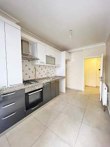 Sahilde 1.Kat 100 M2 Ebeveynli Boş Lüks 3+1 Daire 3