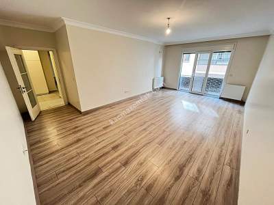 Sahilde 1.Kat 100 M2 Ebeveynli Boş Lüks 3+1 Daire 2