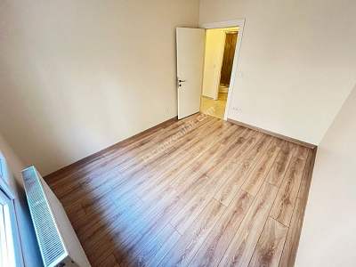 Sahilde 1.Kat 100 M2 Ebeveynli Boş Lüks 3+1 Daire 12