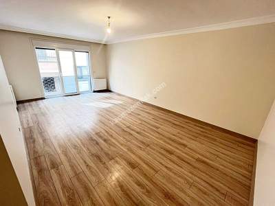 Sahilde 1.Kat 100 M2 Ebeveynli Boş Lüks 3+1 Daire 22