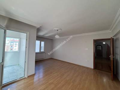 Maltepe Cevizlide Oldukça Geniş Kısmen Tadilatlı Satılı 3