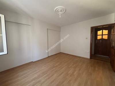 Maltepe Cevizlide Oldukça Geniş Kısmen Tadilatlı Satılı 15