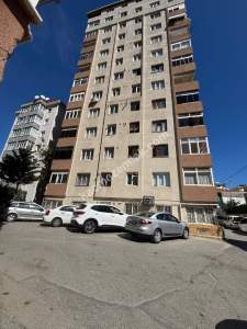 Maltepe Cevizlide Oldukça Geniş Kısmen Tadilatlı Satılı 24