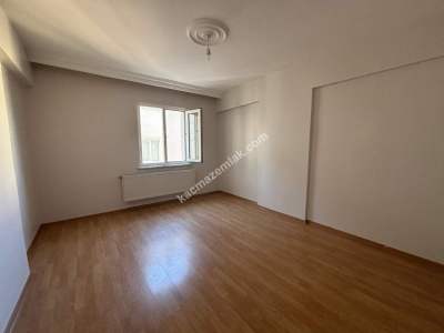 Maltepe Cevizlide Oldukça Geniş Kısmen Tadilatlı Satılı 12