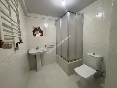 Maltepe Cevizlide Oldukça Geniş Kısmen Tadilatlı Satılı 18