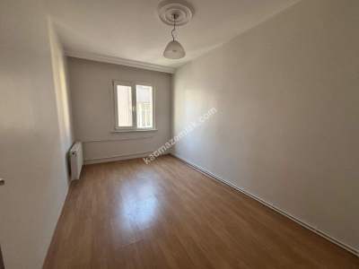 Maltepe Cevizlide Oldukça Geniş Kısmen Tadilatlı Satılı 14