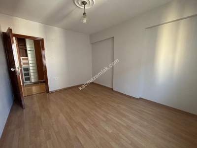 Maltepe Cevizlide Oldukça Geniş Kısmen Tadilatlı Satılı 9