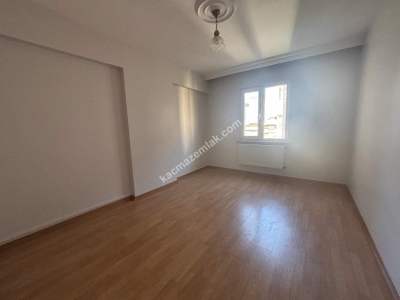 Maltepe Cevizlide Oldukça Geniş Kısmen Tadilatlı Satılı 13