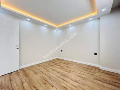 İdealtepe'de Yeni Bina'da Özel Bahçeli 2+1 75M² !!! 16