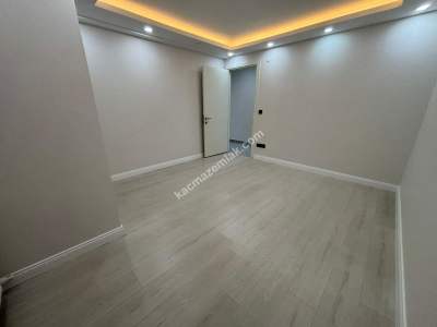 Kaçmaz'dan Yeni Binada Ara Katta 2+1 Balkonlu 15