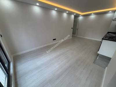 Kaçmaz'dan Yeni Binada Ara Katta 2+1 Balkonlu 16