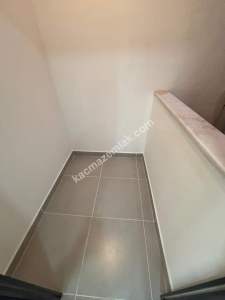 Kaçmaz'dan Yeni Binada Ara Katta 2+1 Balkonlu 22