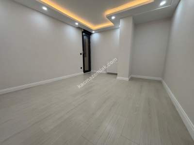 Kaçmaz'dan Yeni Binada Ara Katta 2+1 Balkonlu 8