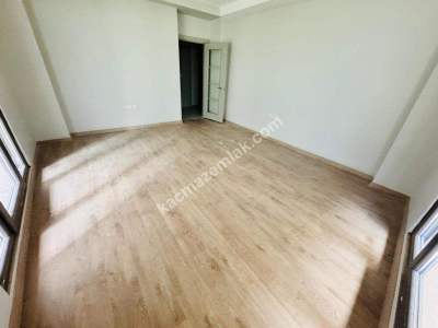 İdealtepe Sahilde Bahçe Kullanımlı 2+1 7