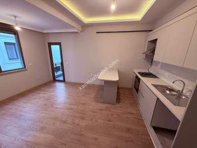 İdealtepe Sahilde Satılık 1. Katta Balkonlu 1+1 Daire 8