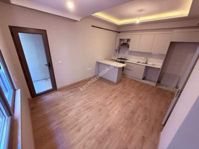 İdealtepe Sahilde Satılık 1. Katta Balkonlu 1+1 Daire 6