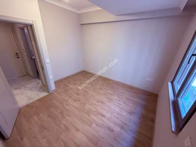 İdealtepe Sahilde Satılık 1. Katta Balkonlu 1+1 Daire 17