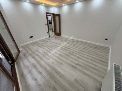 İdealtepe Küçüktur'da Geniş Kullanımlı 4 Yıllık 2+1 12