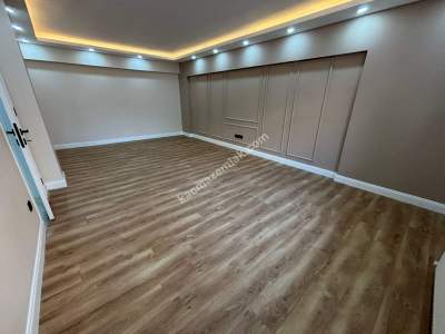 İdeltepe'de Geniş Arsalı Site İçinde Lüks Yapılı 3+1 5