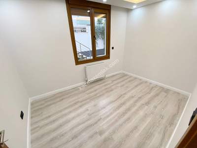 Sahilde Özel Bahçe Kullanımlı 75 M2 2+1 Bahçe Katı 24