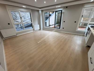 İdealtepede Süper Lokasyonda Yeni Binada Bahçeli 2+1 14