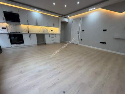 İdealtepede Süper Lokasyonda Yeni Binada Bahçeli 2+1 4