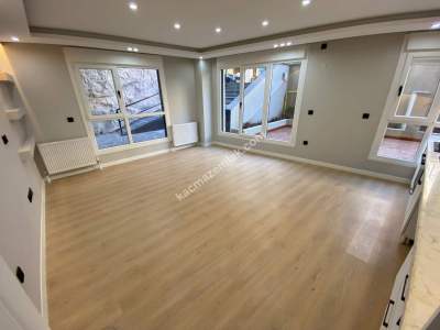 50.Yıl Koru Parkına Komşu 50 M2 Teraslı 2+1 Bahçe Katı 30