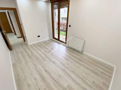 Sahilde Özel Bahçe Kullanımlı 75 M2 2+1 Bahçe Katı 17