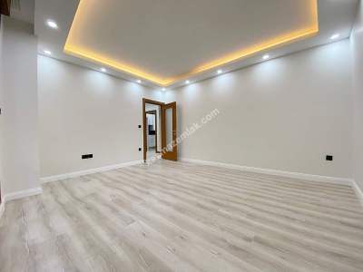 Sahilde Özel Bahçe Kullanımlı 75 M2 2+1 Bahçe Katı