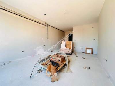 Kaçmaz'dan Küçükyalıda Ön Cephe,Metroya Yakın 60 M2 Ne 3