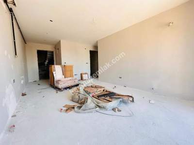 Kaçmaz'dan Küçükyalıda Ön Cephe,Metroya Yakın 60 M2 Ne 5