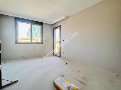 Kaçmaz'dan Küçükyalıda Ön Cephe,Metroya Yakın 60 M2 Ne 9