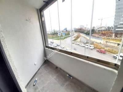 Küçükyalı Metro'da 3+1 Yeni Bina Ön Cephe 7