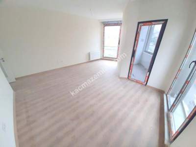 Küçükyalı Metro'da 3+1 Yeni Bina Ön Cephe 3