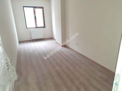 Küçükyalı Metro'da 3+1 Yeni Bina Ön Cephe 15