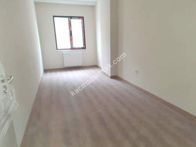 Küçükyalı Metro'da 3+1 Yeni Bina Ön Cephe 16