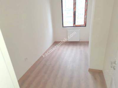 Küçükyalı Metro'da 3+1 Yeni Bina Ön Cephe 13