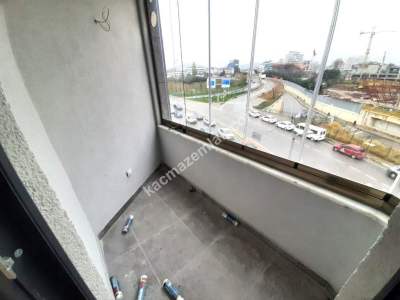 Küçükyalı Metro'da 3+1 Yeni Bina Ön Cephe 6